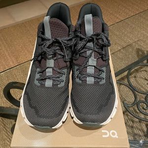 ON cloud high top Brand New, only worn at running store